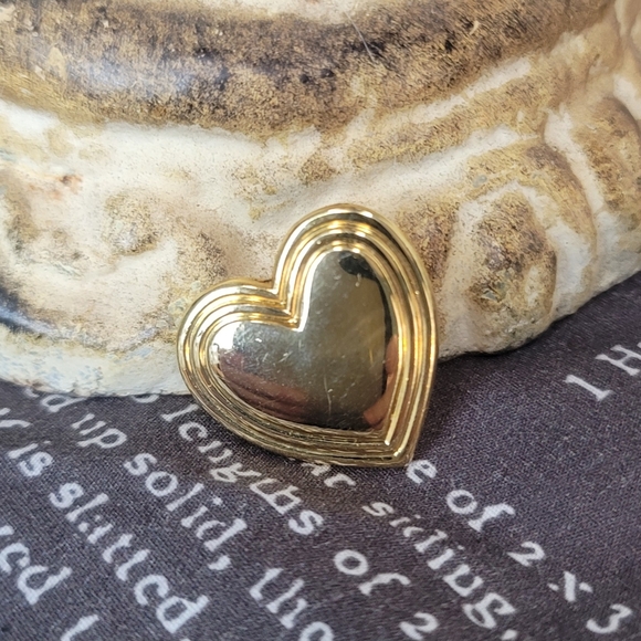 The Variety Club Heart Brooch Vintage Gold Tone 1" - Picture 1 of 2